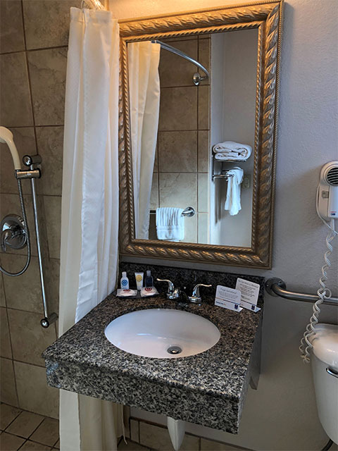 Comfort Inn San Diego Airport at the Harbor ADA King Room Bathroom