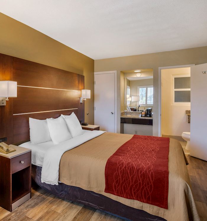 San Diego Marina Hotel Comfort Inn San Diego At The Harbor